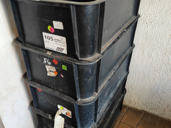 5 X PLASTIC BINS