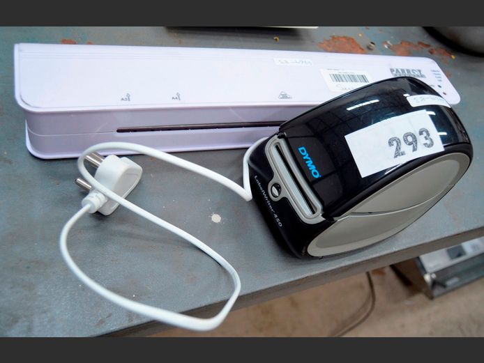DYMO LABEL PRINTER & A PARROT A3 LAMINATOR [Switch on]