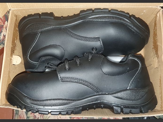 CAMBRIDGE SIZE 6 SAFETY BOOTS [New]