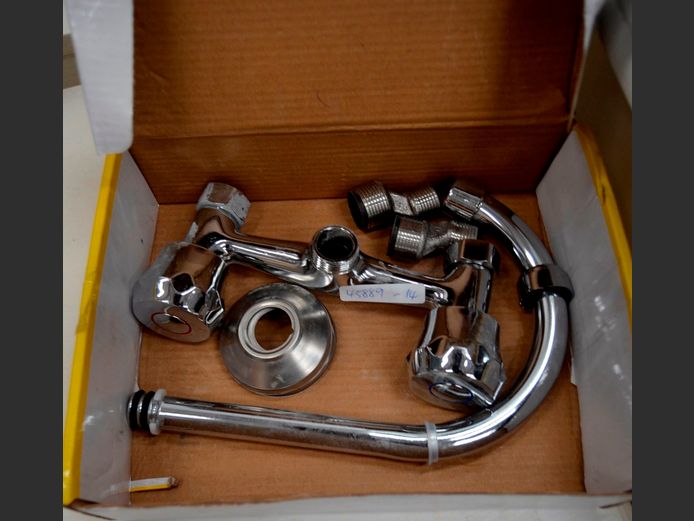 CHROME MIXER TAP [Condition unknown]