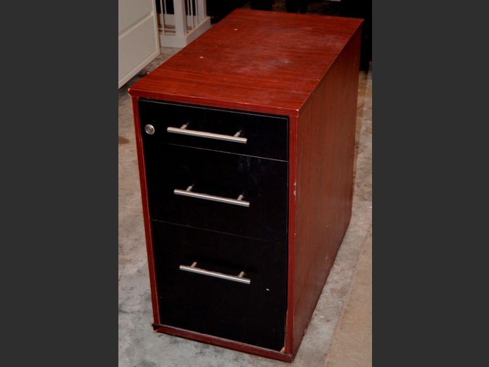 CHERRY FOIL & BLACK 3-DRAWER OFFICE PEDESTAL, 71 x 40 x 72cm [Water damaged]
