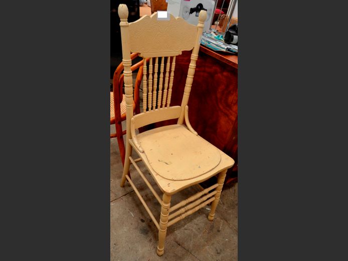 VINTAGE CREAM PAINTED SPINDLE BACK KITCHEN CHAIR