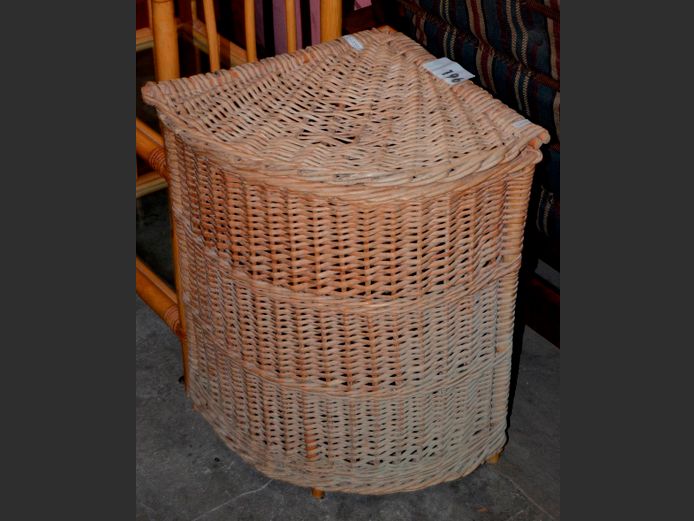 WICKER LAUNDRY BASKET, 51 x 40 x 57cm