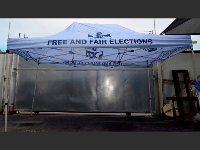 LARGE INSTANT GAZEBO