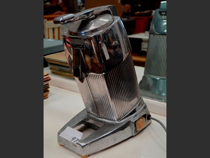 SANTOS CITRUS JUICER [Switches on, untested further]