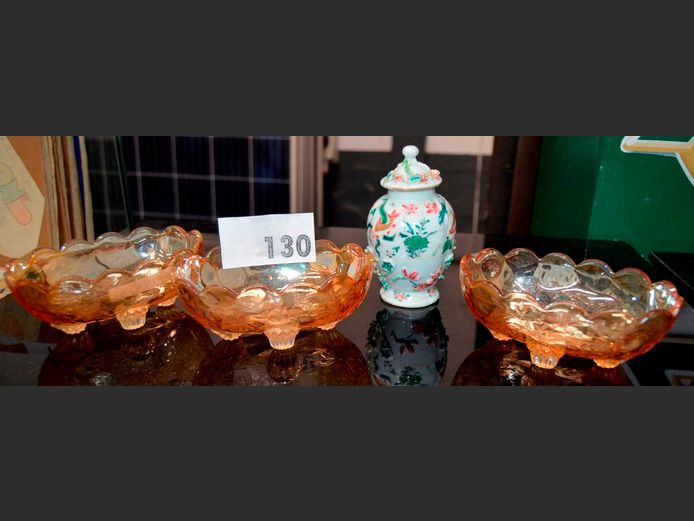 SMALL ANTIQUE URN WITH LID & 3 x LUSTREWARE BOWLS [7,10]