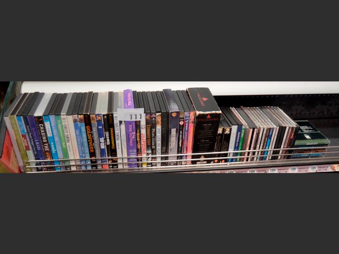 LOT: DVD's & CD's [Contents unchecked]