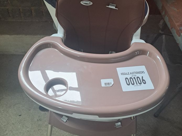 LOT OF 2 FEEDING CHAIRS/ BABY PLAY PEN 