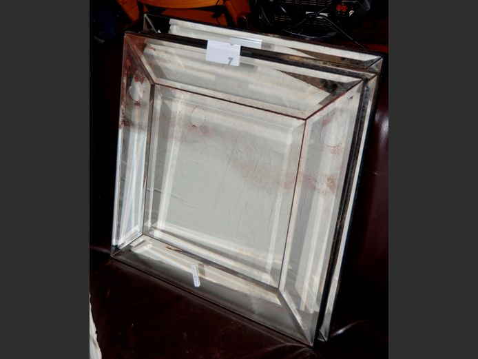 SET OF 3 BEVELLED WALL MIRRORS, 50 x 50cm [Water damaged] [#: 422545813]