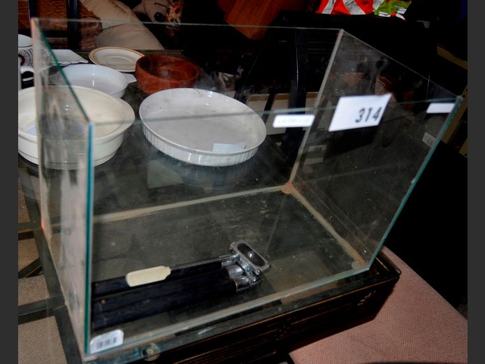 FISH TANK, 45 x 23 x 31cm, & TRIPOD