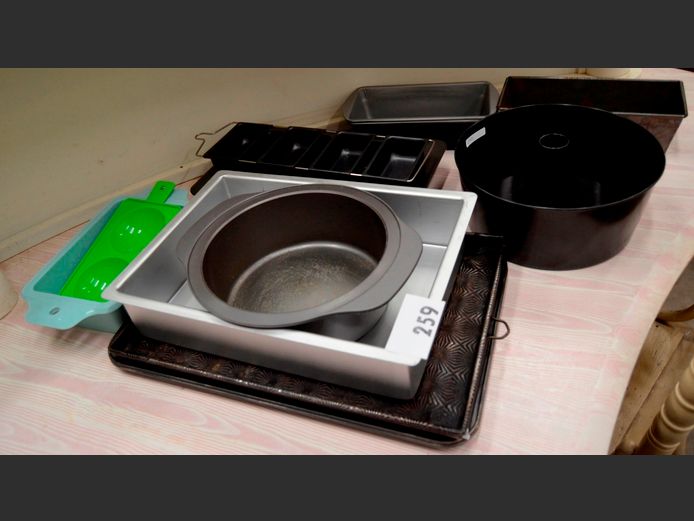 OVEN DISHES, CAKE MOULDS, LOAF TINS, etc