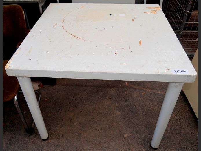 WHITE PLASTIC 4-SEATER PATIO TABLE, 90 x 90 x 71cm