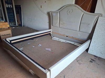 Slay bed