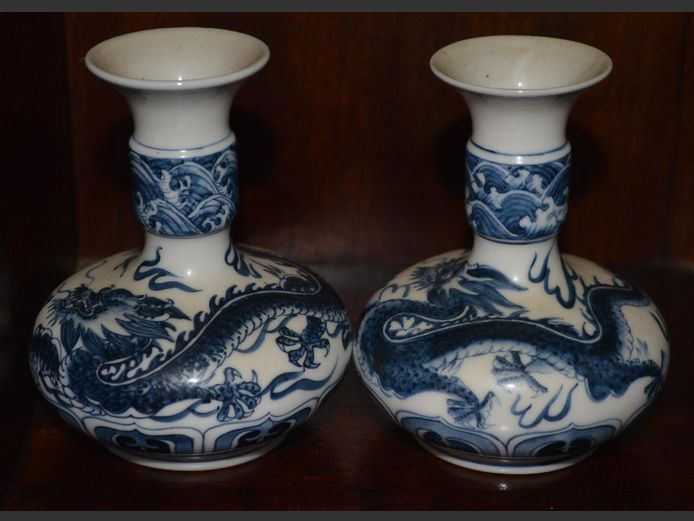 PAIR CHINESE BLUE & WHITE BUD VASES, 9.5cm High