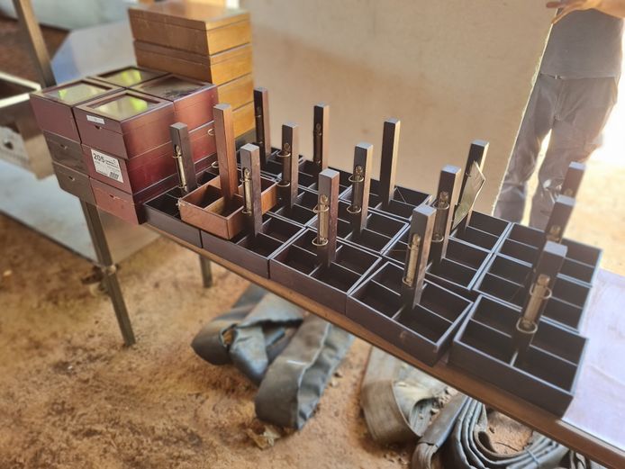 LOT SAUCE HOLDERS