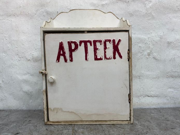 Rustic Wall-Mounted "Apteek" Medicine Cabinet with Shelf