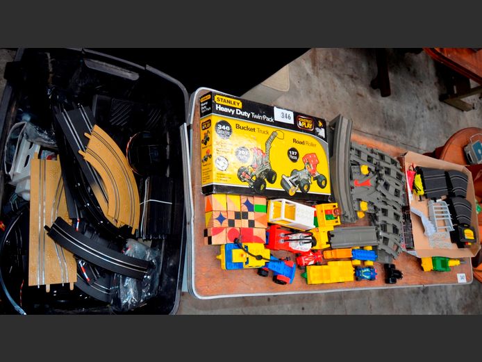 DICKIE RACING CAR TRACKS, STANLEY MACHINE STYLE PLAY SET, etc