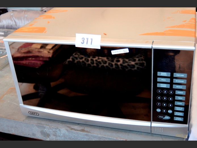 DEFY METALLIC FINISH ELECTRONIC MICROWAVE [Switches on]