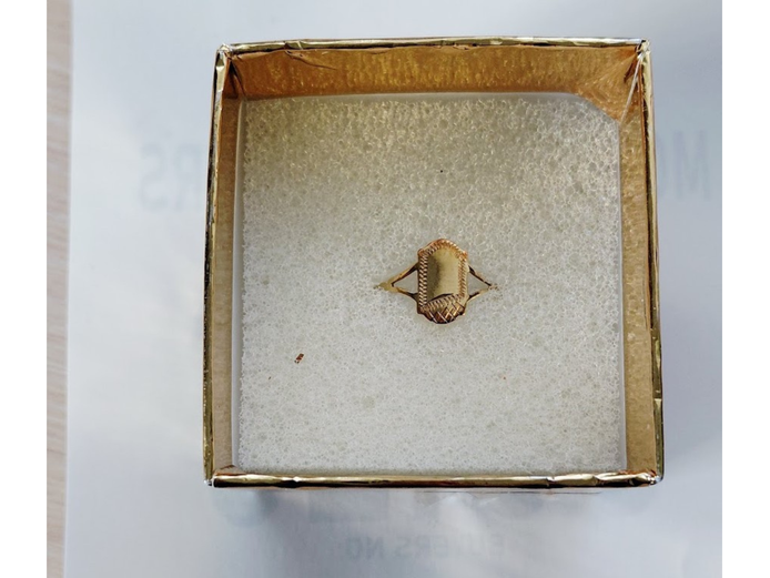 GOLD SIGNET RING