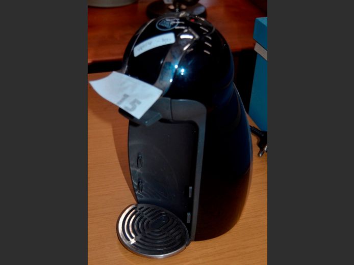 NESCAFE DOLCE GUSTO COFFEE MACHINE [Switches on, untested further]