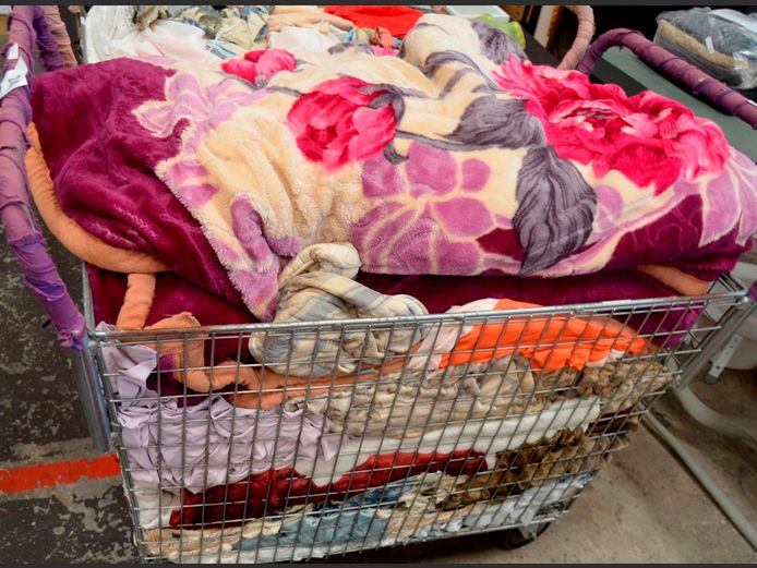 BEDDING, BLANKETS, BEDSPREADS, COMFORTERS, etc [Excl. bin]