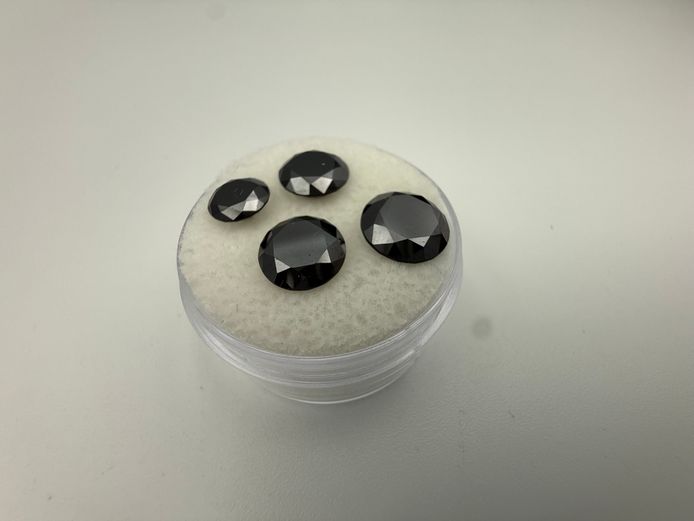 Set of 4 black stones