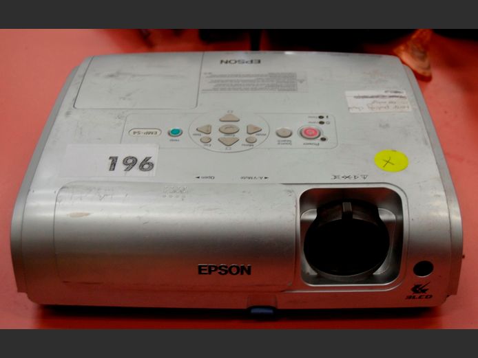 EPSON PROJECTOR [Switches on]