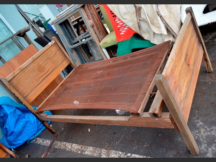 VINTAGE OAK THREE QUARTER BED WITH HEAD- & FOOTBOARD [No mattress]