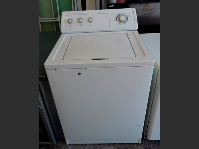WHIRLPOOL TOP LOADING WASHING MACHINE [Switches on, untested further, some rust to sides]