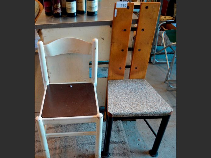 LOT: 2 x DINING CHAIRS