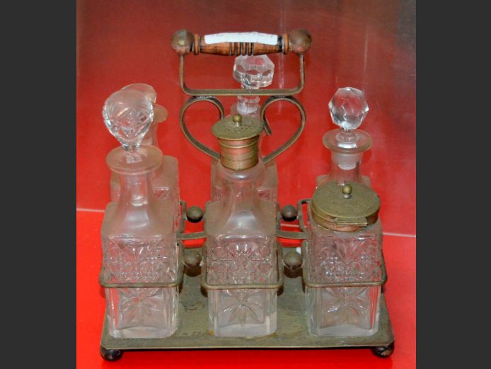 CRUET SET, 20 x 12.5 x 22cm