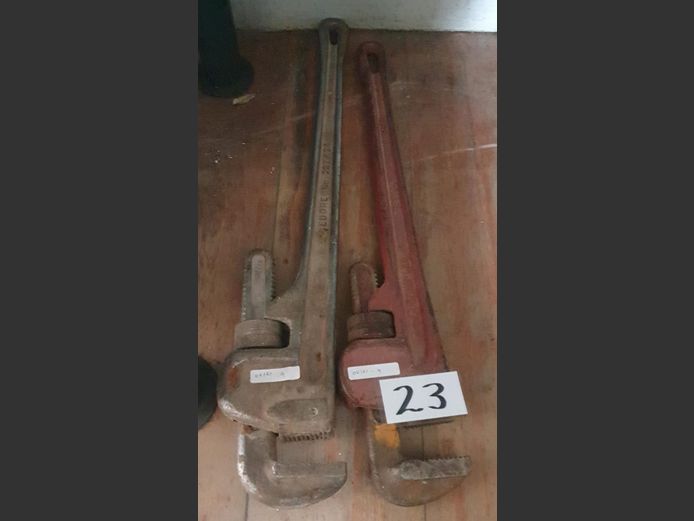 HEAVY DUTY PIPE WRENCHES