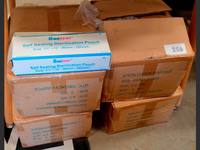 LOT: SELF-SEALING STERILISATION POUCHES