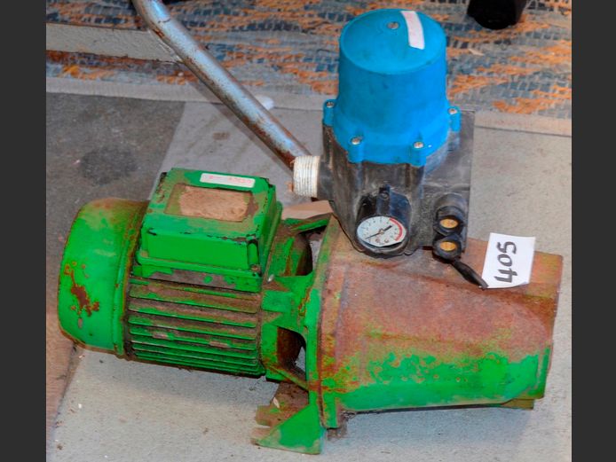 GREEN WATER PUMP [Untested, no power cable]