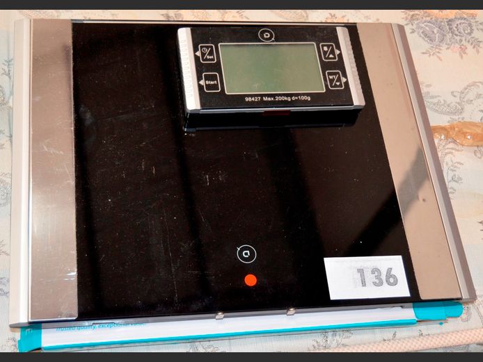 SHOWER FITTING & BATHROOM SCALE