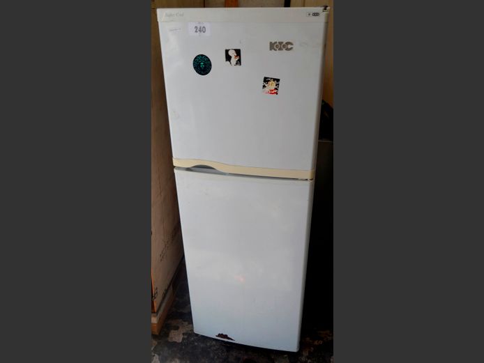 KIC FRIDGE FREEZER [Switches on, untested further] [#: 427462129]