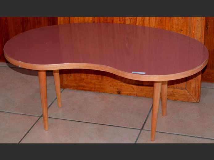 MID-CENTURY KIDNEY SHAPED SIDE TABLE, 78 x 48 x 38cm