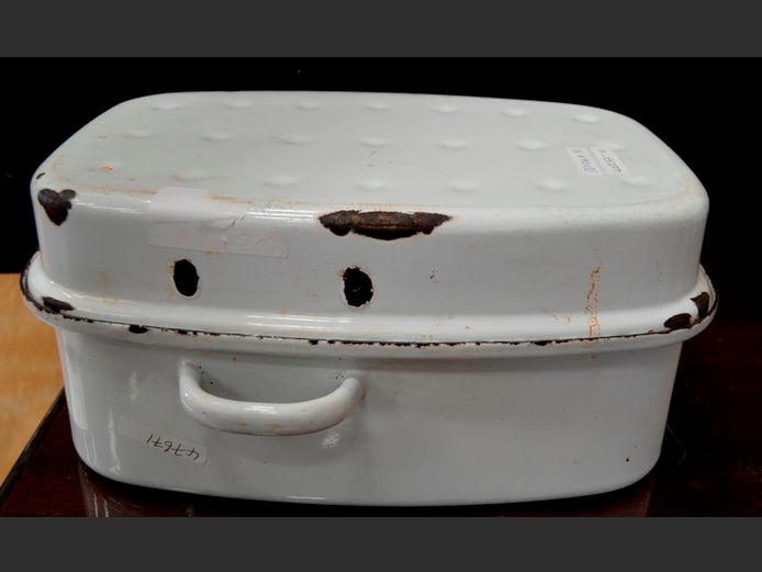 VINTAGE WHITE ENAMEL DOUBLE ROASTER, 35 x 24 x 16cm