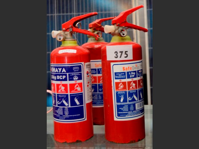 LOT: 3 x FIRE EXTINGUISHERS [Condition unknown]
