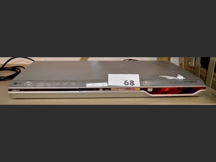 LG DVD PLAYER [Switches on]