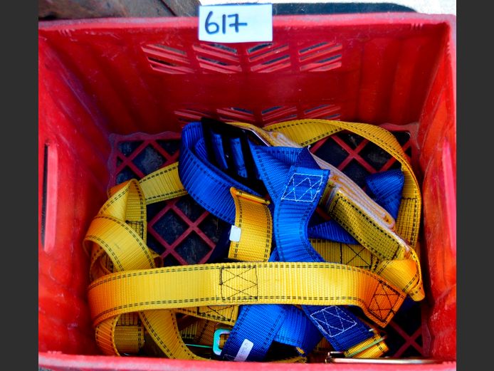 LOT: RATCHET STRAPS