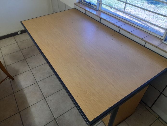 VARIOUS OFFICE FURNITURE