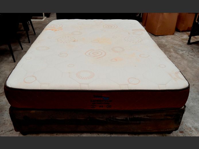 TRUFORM LIFESTYLE DOUBLE BED BASE & MATTRESS SET WITH WOODEN HEADBOARD [Needs a clean]