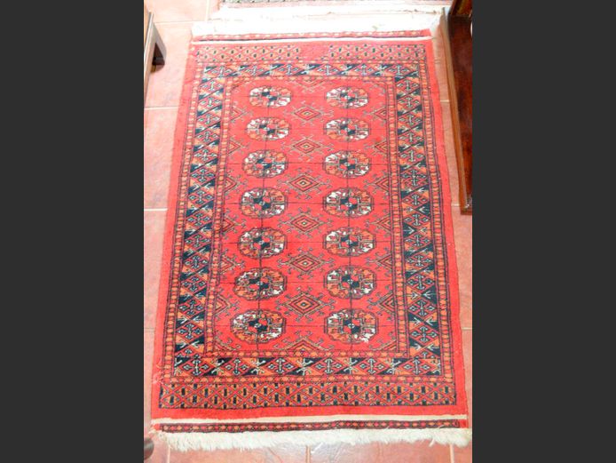 CLASSIC RED & BLACK PERSIAN RUG, 124 x 77cm