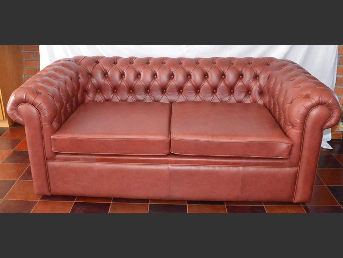 CHESTERFIELD DARK RED LEATHER 2-SEATER COUCH, 200 x 105cm