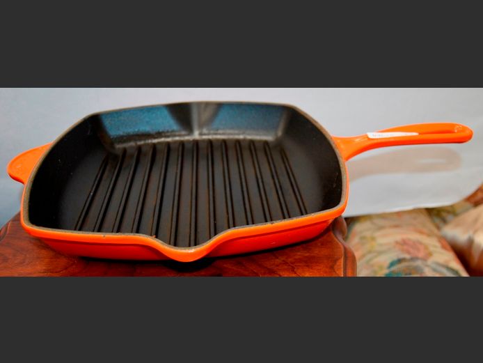 LE CREUSET CAST IRON SQUARE SKILLET GRILL, 26cm x 26cm