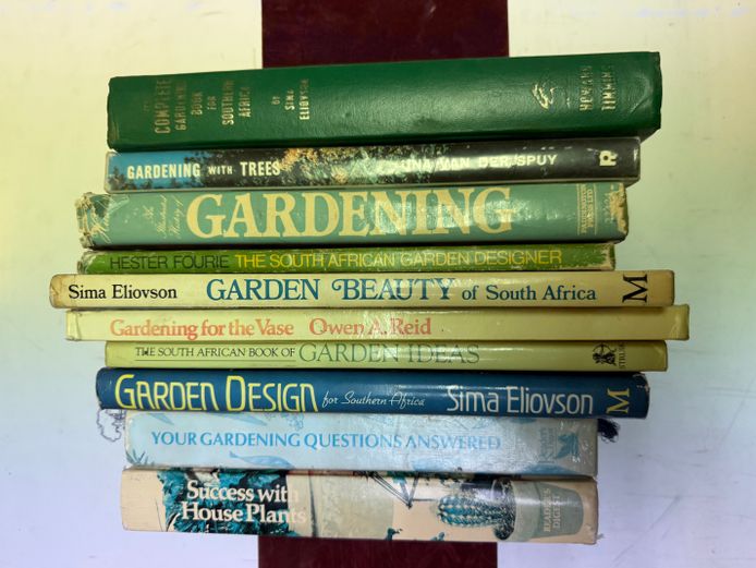 Set of Gardening books (1) 