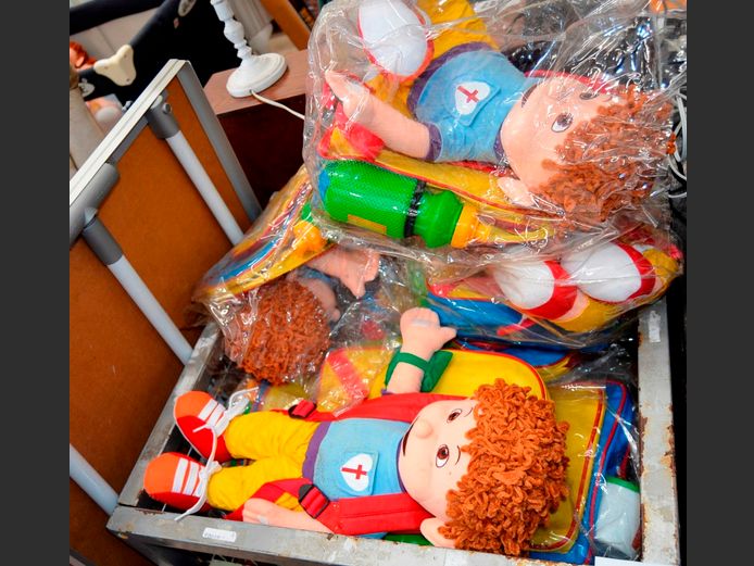 LOT: SPIRIT BUDDY BACKPACKS WITH DOLLS, WATER BOTTLES, etc [Excl. Bin] [#: 415436635]