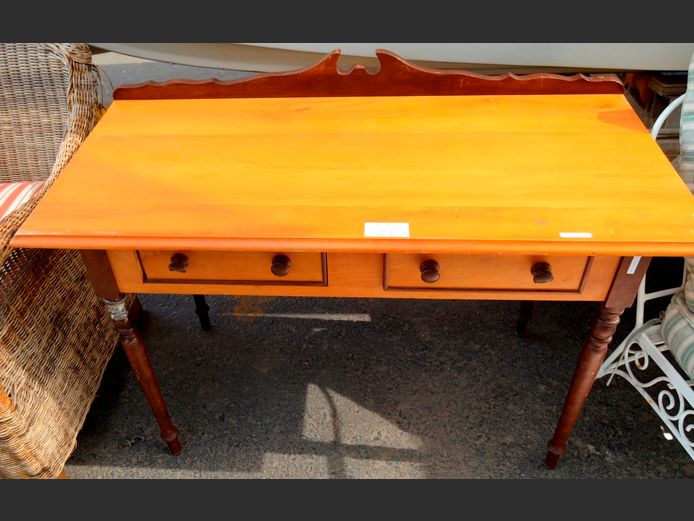 YELLOWWOOD & IMBUIA 2-DRAWER DESK, 115 x 55 x 85cm [1 leg needs to be attached properly]