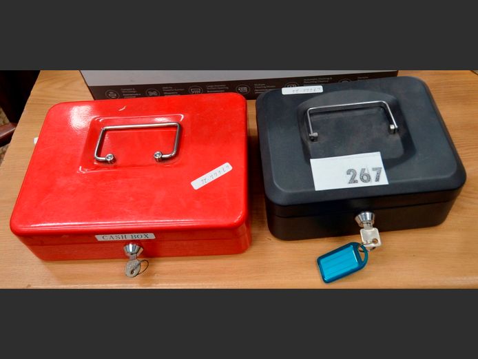 LOT OF 2 CASH BOXES: RED & GREY, 25 x 18.5 x 7cm & 20 x 16 x 9cm